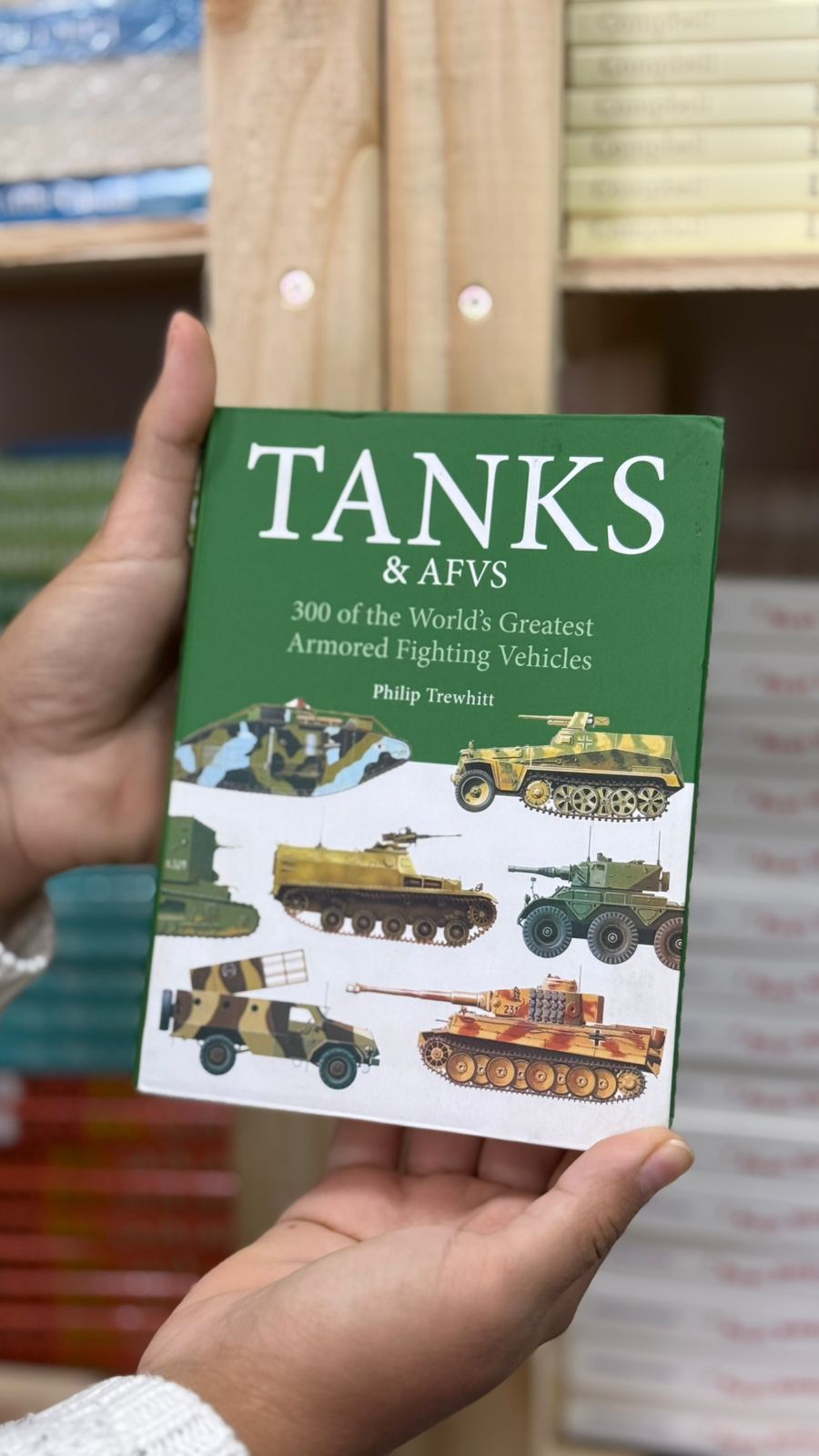 Tanks & AFVS 300 of the World`s Greatest Armored Fighting Vehicles